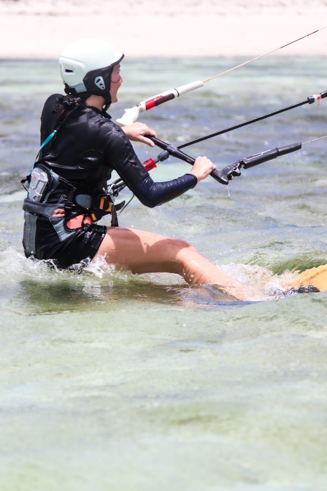 Rider de kitesurf en action à Madagascar