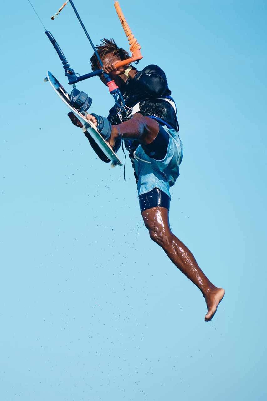 Saut kitesurf spectaculaire à la Baie de Sakalava